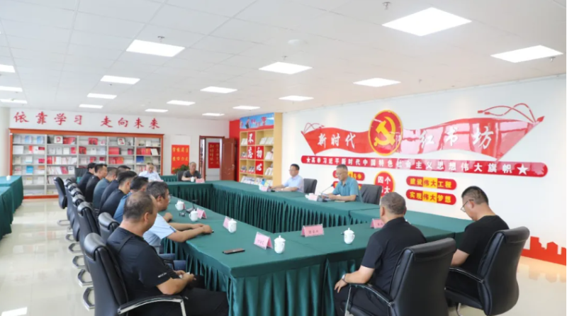 集团工会组织开展庆“八一”退伍军人座谈活动