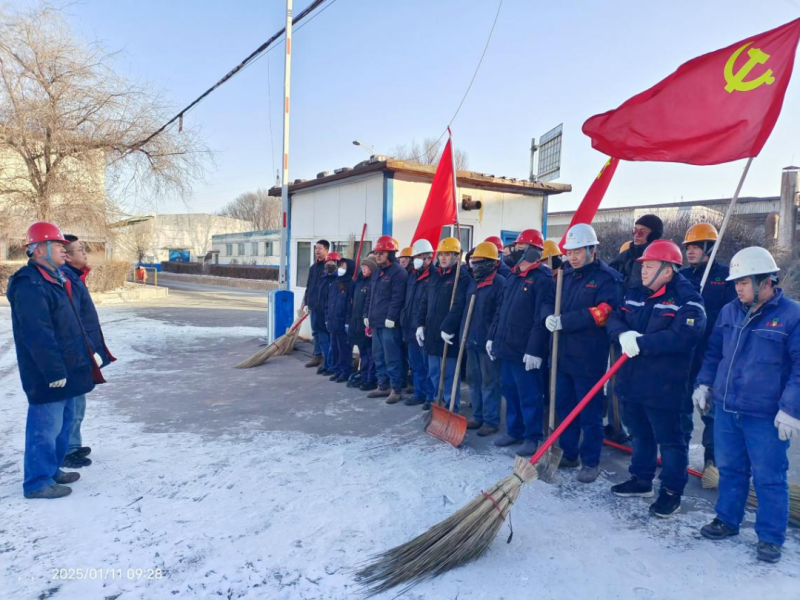 物产工投公司党委开展“节前环境大整治、干干净净过大年”环境卫生整治主题党日活动