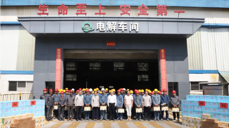 青海省总工会深入基层一线为员工“送清凉”